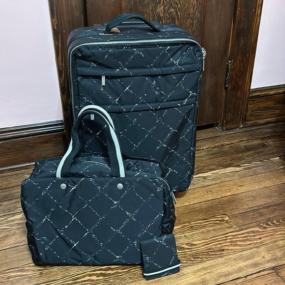 AUTHENTIC CHANEL Ligne Travel Set - Picture 1 of 17
